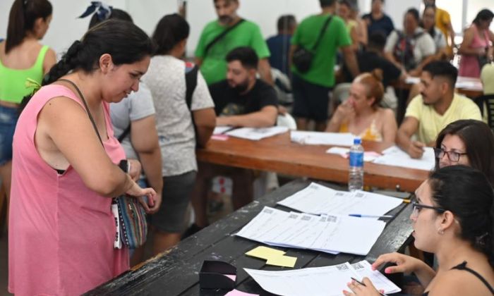Florencio Varela - Gran convocatoria durante la inscripción de los talleres culturales gratuitos para febrero